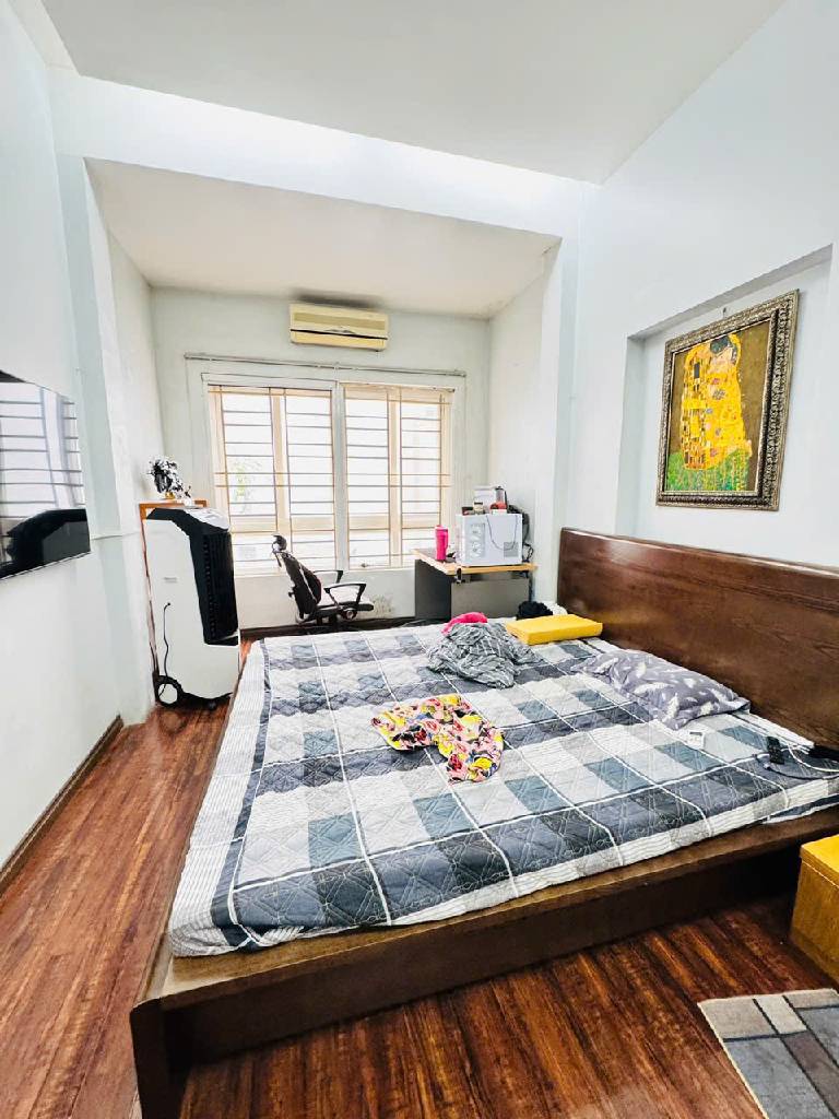 TÔI CẦN BÁN CĂN NHÀ MẶT ĐƯỜNG GIẢI PHÓNG, LÔ GÓC 3 THOÁNG - KINH DOANH - NHÀ 4 TẦNG CŨ XÁC ĐỊNH BÁN ĐẤT