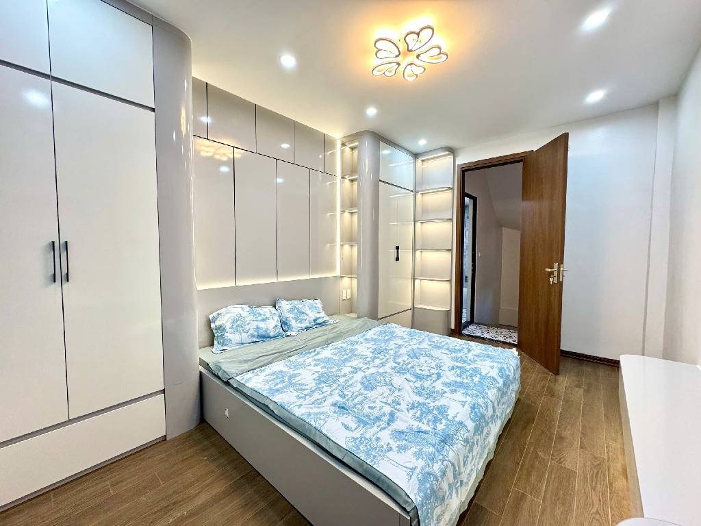 NHÀ ĐẸP GIẢI PHÓNG - Ô TÔ - NGÕ THÔNG - VÀI BƯỚC RA PHỐ - 2 THOÁNG - FULL NỘI THẤT XỊN