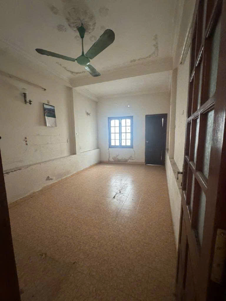 LÁNG HẠ PHÂN LÔ VỈA HÈ Ô TÔ DỪNG ĐỖ NGÀY ĐÊM, CHỦ CẦN BÁN GẤP TRONG TUẦN