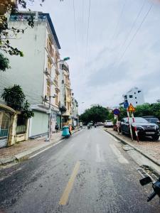 BÁN NHÀ NGÕ 553 GIẢI PHÓNG, NHÀ DÂN XÂY CHẮC CHẮN, GẦN Ô TÔ,  TRƯỜNG ĐẠI HỌC BÁCH -KINH -XÂY.HỌC BÁCH -KINH -XÂY.