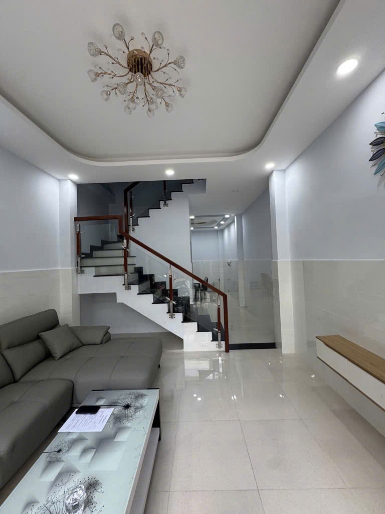 NHÀ ĐẸP 2 TẦNG NGAY BÀNH VĂN TRÂN - KDC YÊN TĨNH GIÁ CHỈ HƠN 7 TỶ CHÚT