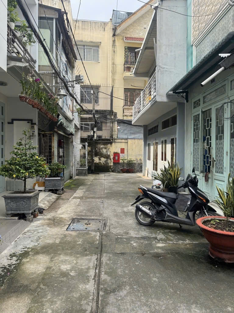 NHÀ ĐẸP 2 TẦNG NGAY BÀNH VĂN TRÂN - KDC YÊN TĨNH GIÁ CHỈ HƠN 7 TỶ CHÚT
