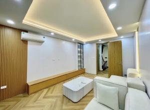 NHÀ ĐẸP - MỸ ĐÌNH, 45M2 TẦNG DÂN XÂY - Ô TÔ VÀO NHÀ - GIÁ CHỈ 9,5 TỶ