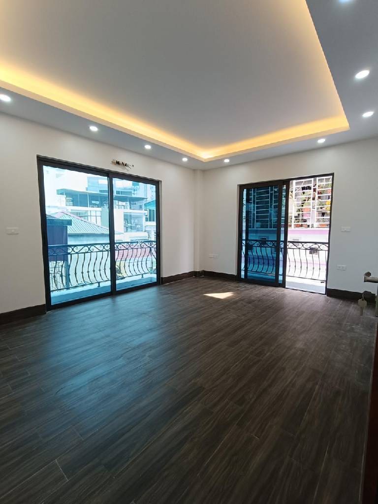 BÁN NHÀ GẦN HOÀNG QUỐC VIỆT - BẮC TỪ LIÊM -  NHÀ MỚI THANG MÁY - LÔ GÓC 3 MẶT NGÕ - Ô TÔ VÀO NHÀ