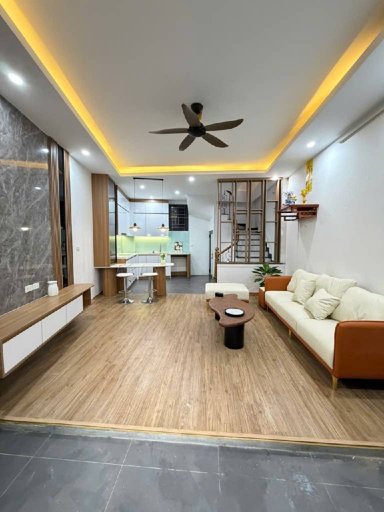3 BƯỚC RA PHỐ - Ô TÔ VF3 ĐỖ CỬA - NHÀ DÂN XÂY CHẮC CHẮN - XÁCH VALI VÀO Ở NGAY
