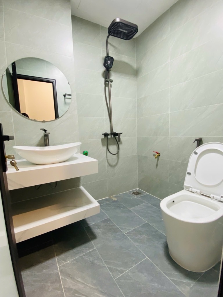 BÁN NHÀ MỚI ĐẸP THANG MÁY GẦN DOÃN KẾ THIỆN – PHÂN LÔ Ô TÔ VÀO NHÀ - DIỆN TÍCH 50.4M2 - 5 TẦNG, 7 PHÒNG - Ở KẾT HỢP CHO THUÊ LÀM VP ĐỀU PHÙ HỢP