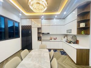 HOA HẬU BẮC TỪ LIÊM, NHÀ XÂY MỚI, 7 TẦNG THANG MÁY, Ô TÔ LÙI VÀO NHÀ, CÁCH MẶT PHỐ 10M, VỪA Ở KẾT HỢP KINH DOANH ONLINE, VĂN PHÒNG CÔNG TY.
