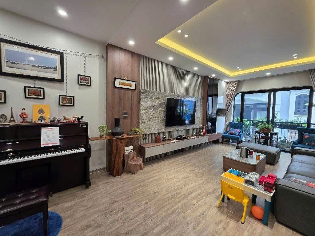 Siêu phẩm lô góc 5 tầng phùng hưng, oto tránh, kinh doanh giá 8ty
