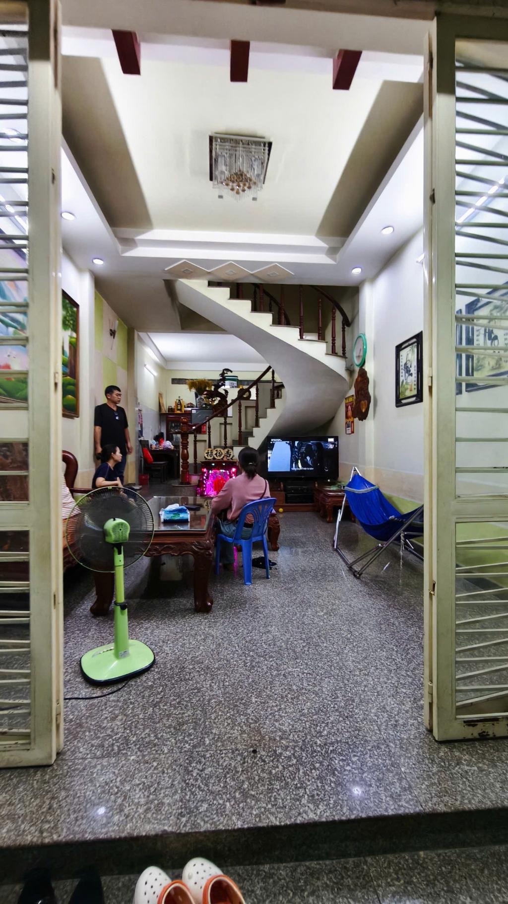 CẦN BÁN NHÀ ĐẸP, MT LÝ THÁNH TÔN- TÂN PHÚ NGAY ĐOẠN TÔ HIỆU
