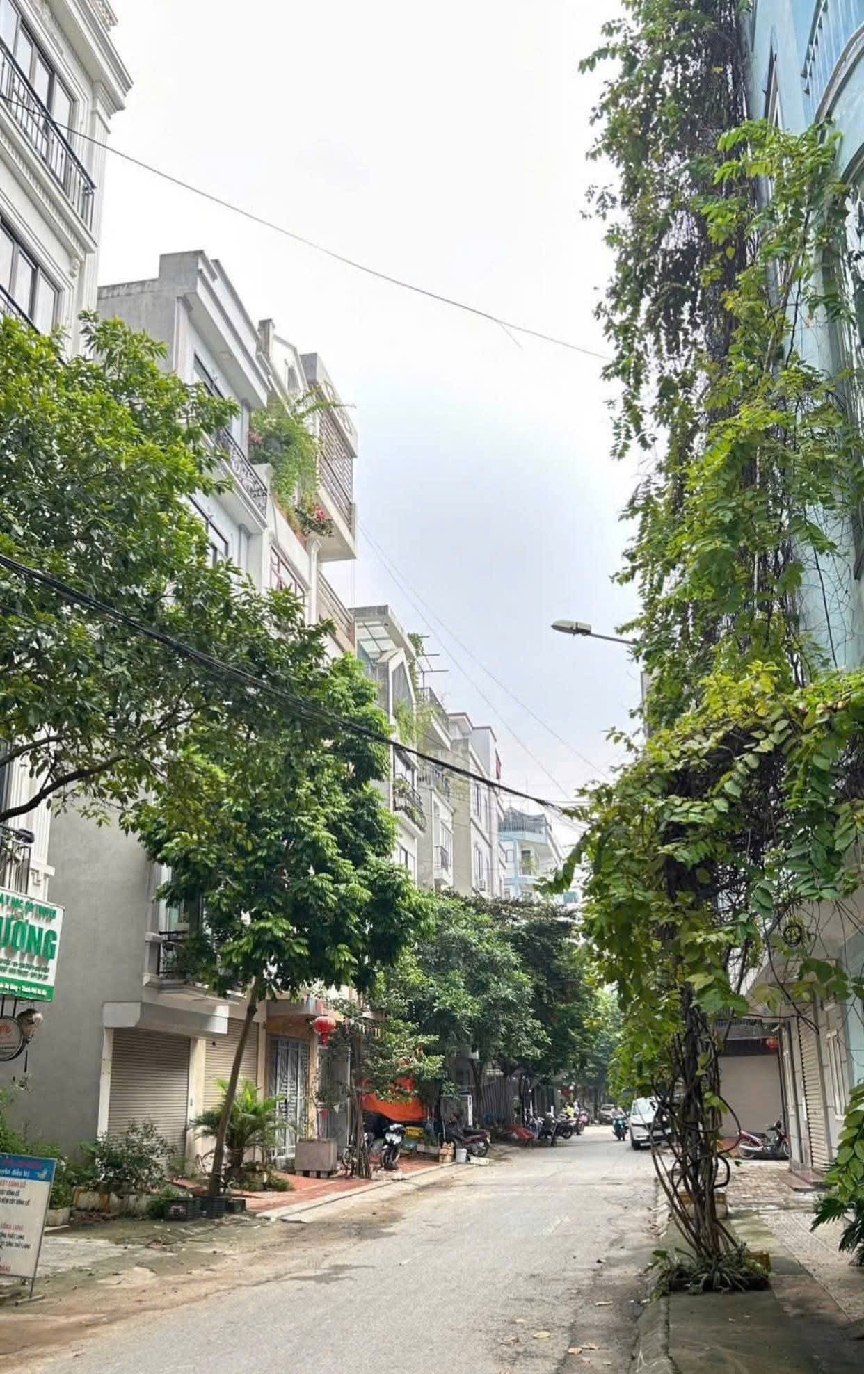 BÁN GẤP ĐẤT MẶT NGÕ TẠI NGUYỄN ĐỨC HIỀN  - GIA LÂM 70M. MT 5M, GIÁ 5,7 TỶ