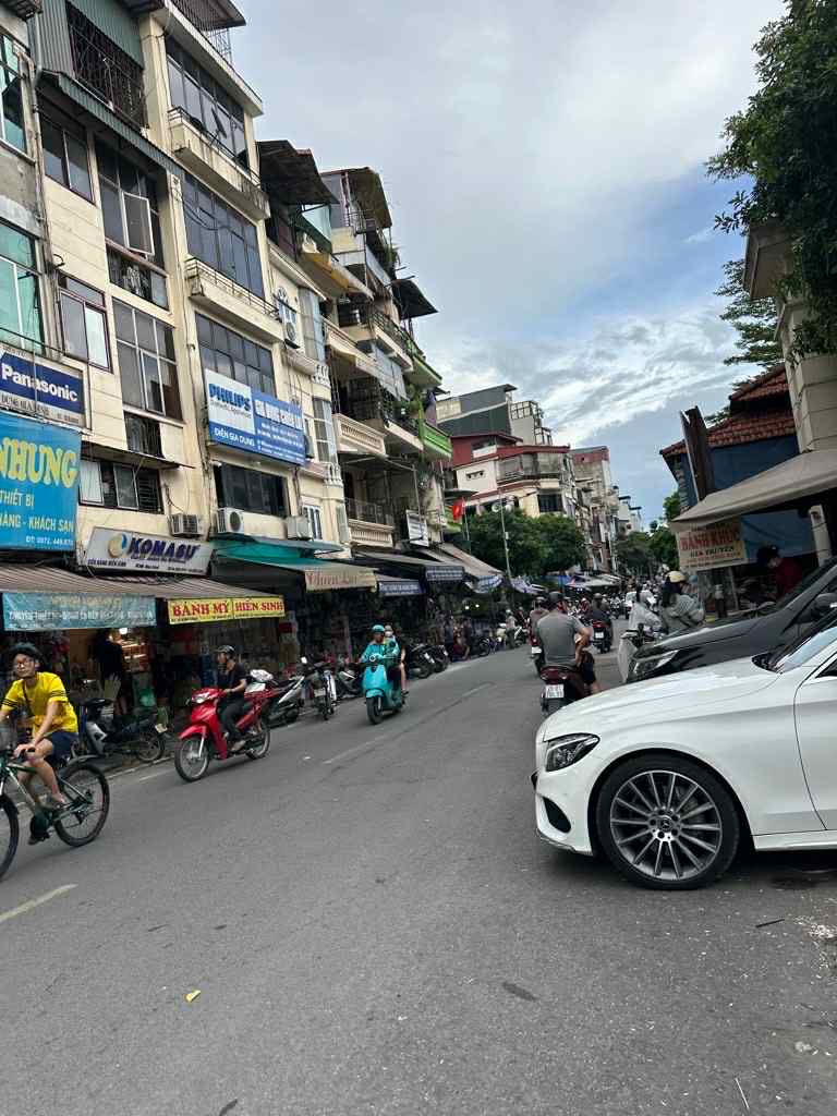 BÁN GẤP NHÀ  HÀNG KHOAI NGAY CHỢ