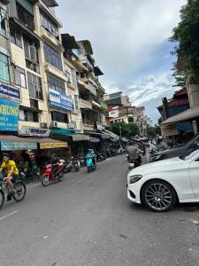 BÁN GẤP NHÀ  HÀNG KHOAI NGAY CHỢ