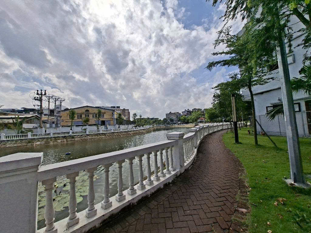 BÁN NHÀ BỒ ĐỀ LONG BIÊN - PHÂN LÔ - GARA Ô TÔ - VIEW HỒ - DT 68M2 - 28,6 TỶ