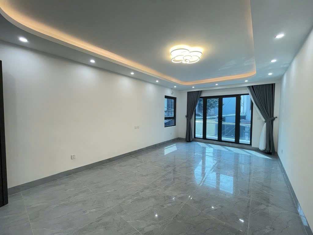 NHÀ ĐẸP DÂN XÂY PHỐ TRẠM - 3 THOÁNG - 07 TẦNG GARA Ô TÔ - THANG MÁY - NGÕ THÔNG - CỰC HIẾM DT 45m2 x 7 tầng