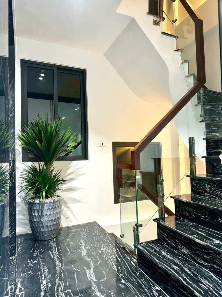 BÁN  NHÀ PHỐ TƯ ĐÌNH - 5 TẦNG THANG MÁY - Ô TÔ ĐỖ VÀO NHÀ