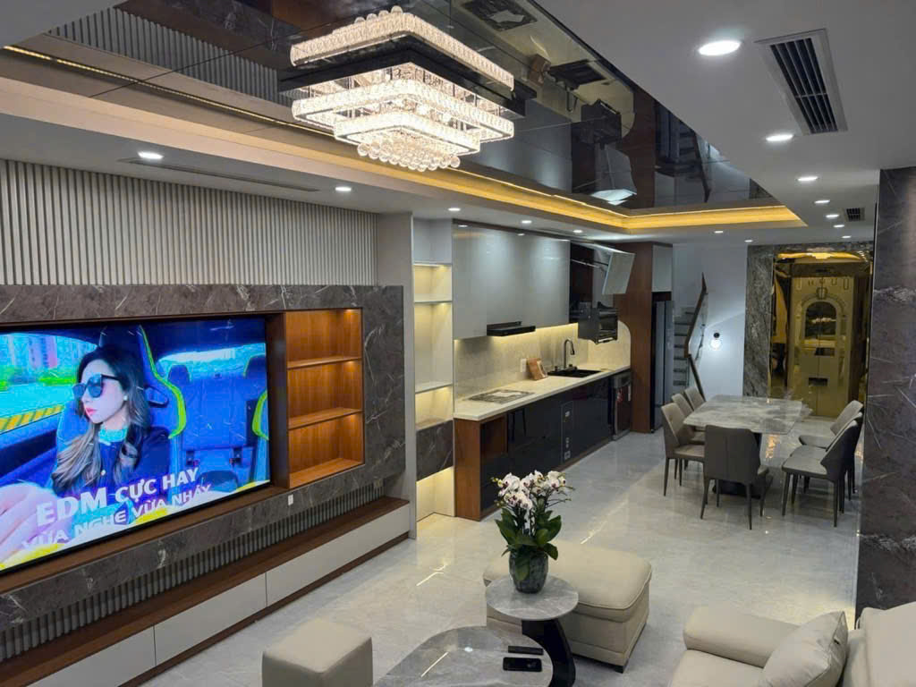SIÊU PHẨM PHỐ TRẠM - 7 TẦNG THANG MÁY - FULL NỘI THẤT - GARA 2 Ô TÔ 7 CHỖ VÀO NHÀ