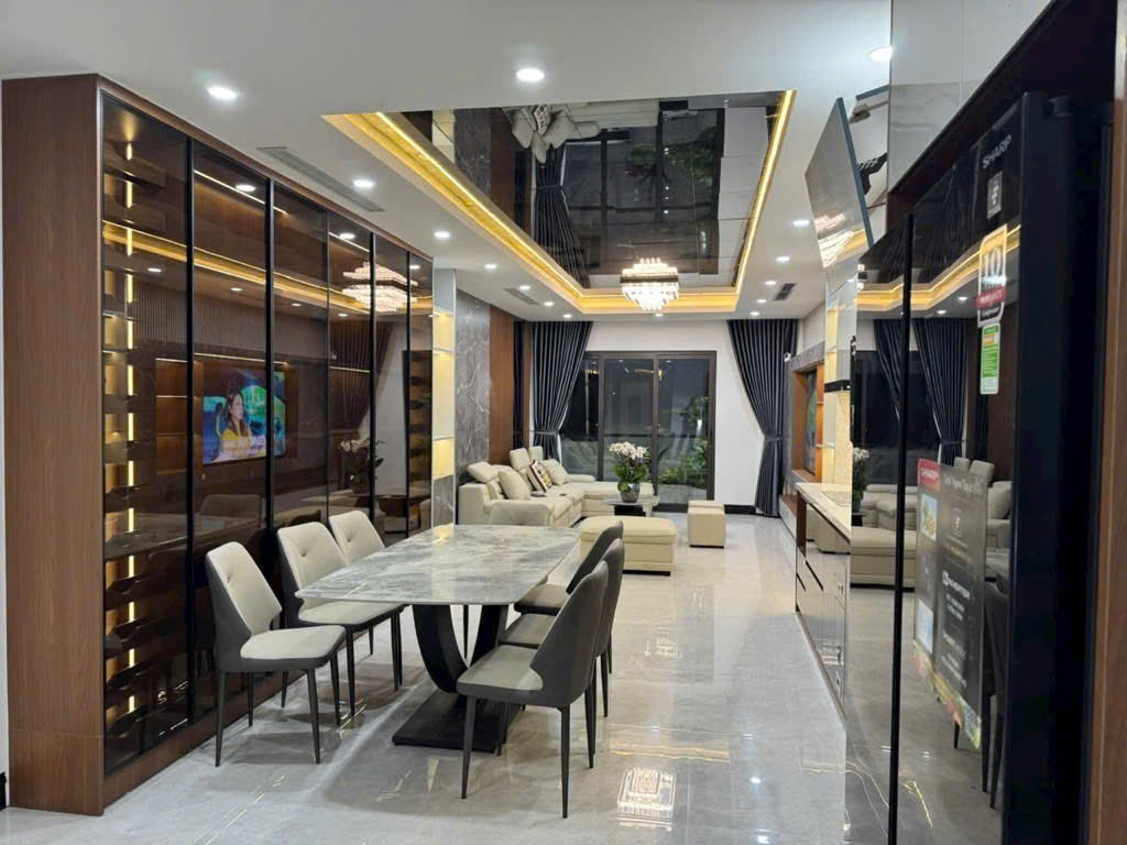 SIÊU PHẨM PHỐ TRẠM - 7 TẦNG THANG MÁY - FULL NỘI THẤT - GARA 2 Ô TÔ 7 CHỖ VÀO NHÀ