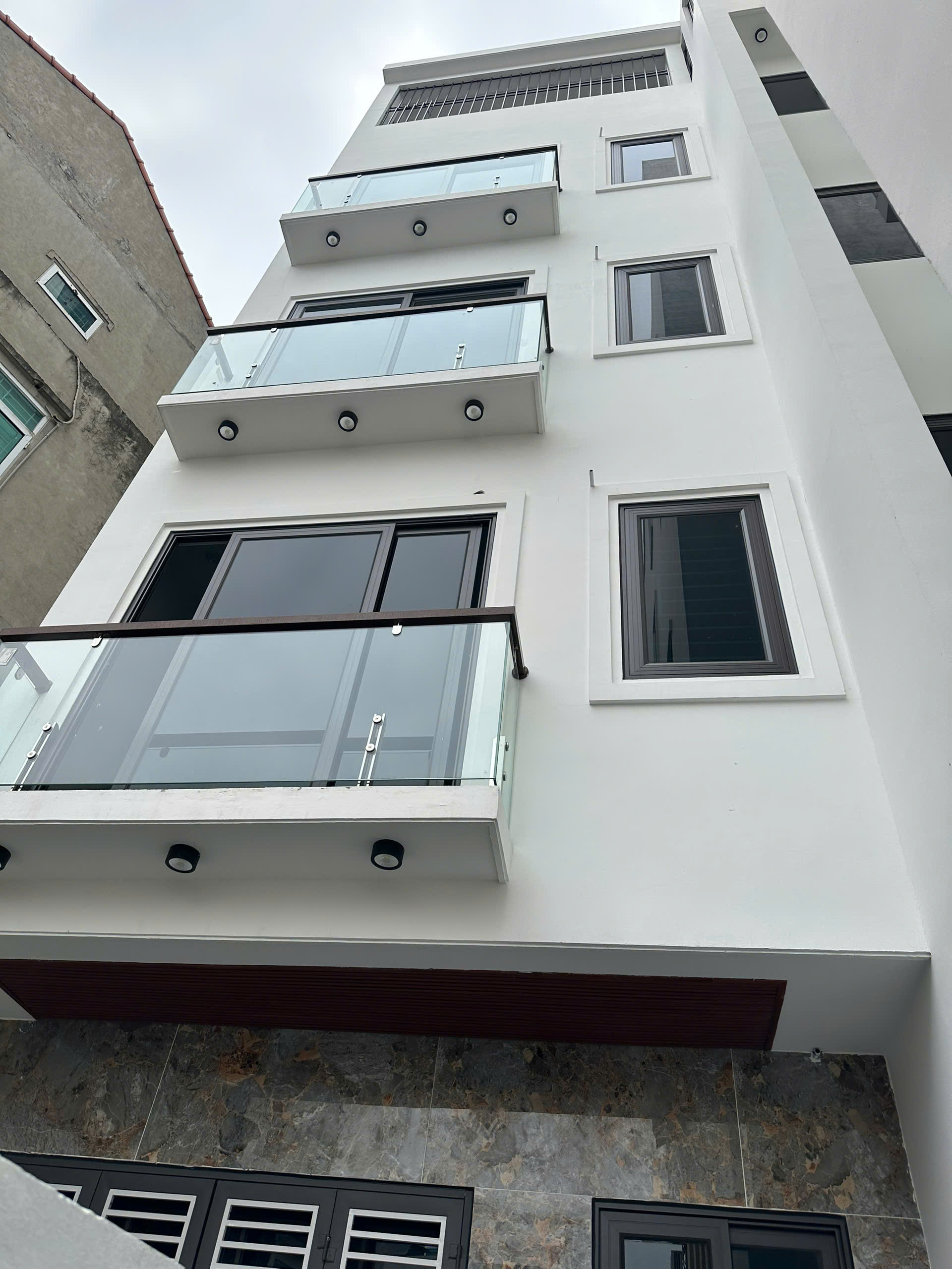 NHÀ ĐẸP CỰ KHỐI - LONG BIÊN - NHÀ MỚI Ở LUÔN - 5 TẦNG - Ô TÔ ĐỖ CỔNG