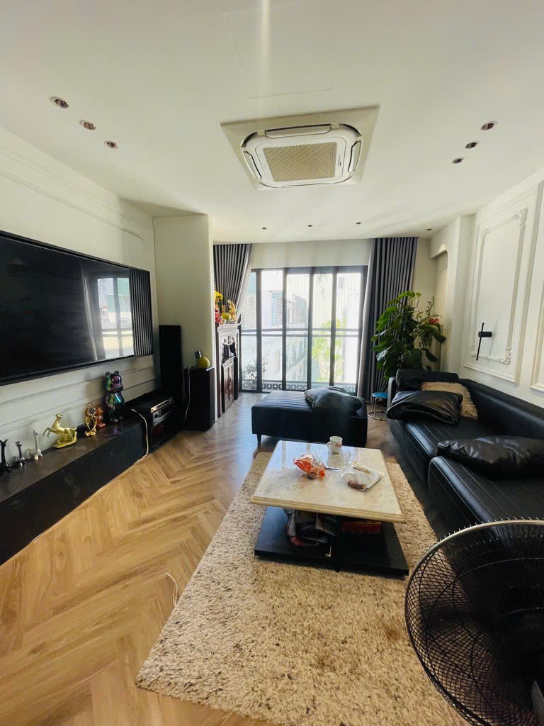 NHÀ ĐẸP PHỐ TRẠM - 6 TẦNG THANG MÁY - Ô TÔ VÀO NHÀ - DÂN XÂY TẶNG FULL NỘI THẤT XỊN XÒ