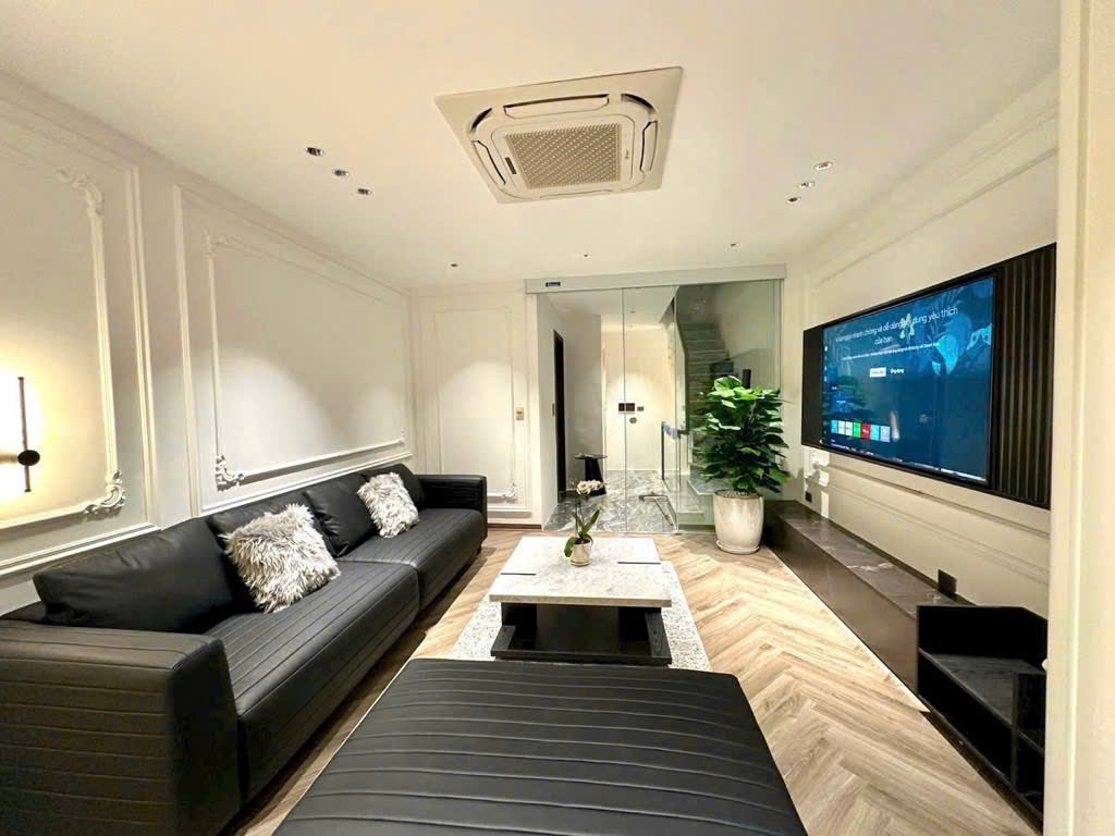 NHÀ ĐẸP PHỐ TRẠM - 6 TẦNG THANG MÁY - Ô TÔ VÀO NHÀ - DÂN XÂY TẶNG FULL NỘI THẤT XỊN XÒ