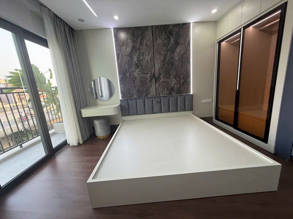 TÒA NHÀ - LÔ GÓC 3 THOÁNG - Ô TÔ VÀO NHÀ - 7 TẦNG THANG MÁY - KINH DOANH - CHO THUÊ- MẶT TIỀN RỘNG - NỘI THẤT ĐẸP - SÁT PHỐ