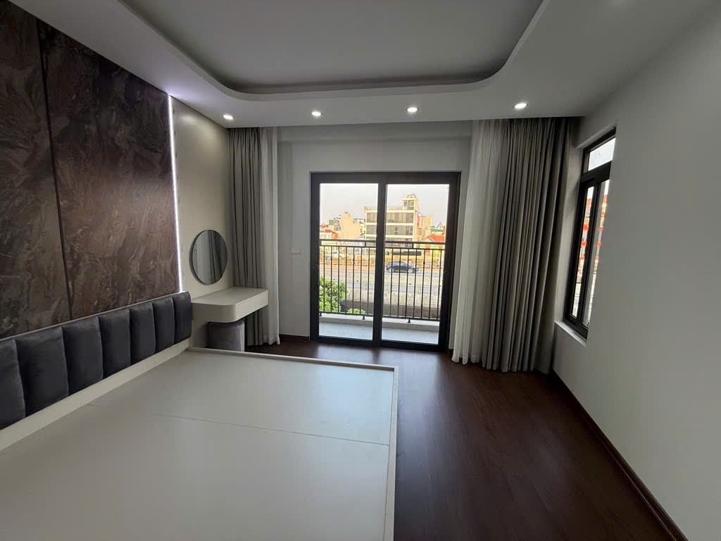 TÒA NHÀ - LÔ GÓC 3 THOÁNG - Ô TÔ VÀO NHÀ - 7 TẦNG THANG MÁY - KINH DOANH - CHO THUÊ- MẶT TIỀN RỘNG - NỘI THẤT ĐẸP - SÁT PHỐ