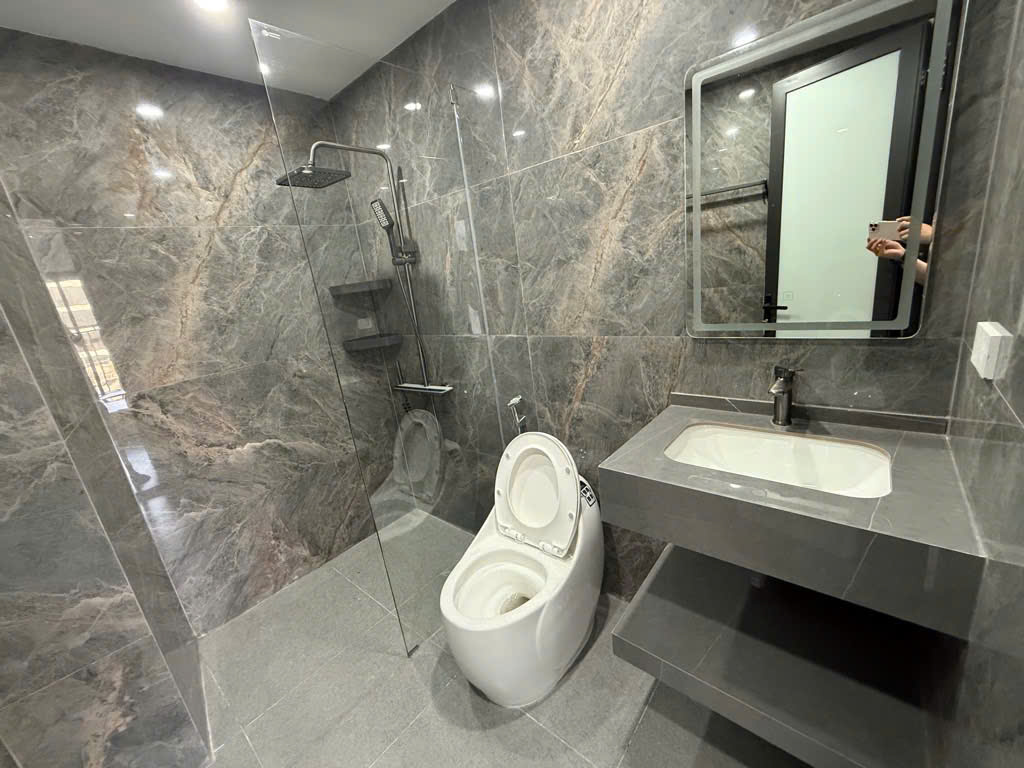 TÒA NHÀ - LÔ GÓC 3 THOÁNG - Ô TÔ VÀO NHÀ - 7 TẦNG THANG MÁY - KINH DOANH - CHO THUÊ- MẶT TIỀN RỘNG - NỘI THẤT ĐẸP - SÁT PHỐ