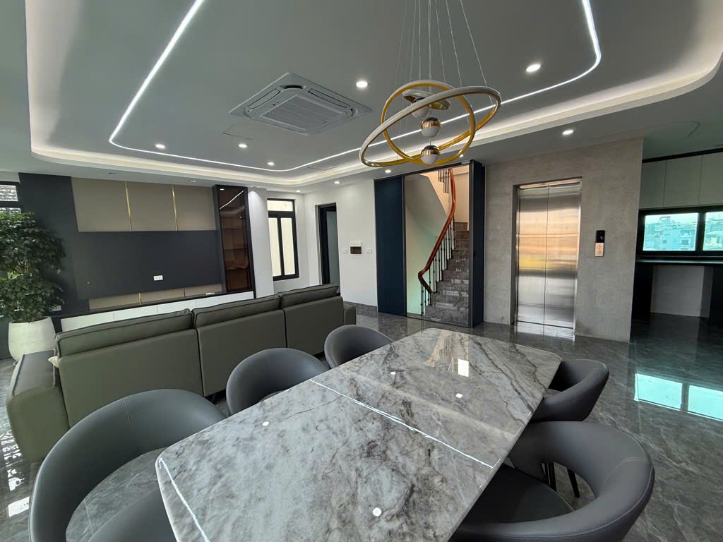 TÒA NHÀ - LÔ GÓC 3 THOÁNG - Ô TÔ VÀO NHÀ - 7 TẦNG THANG MÁY - KINH DOANH - CHO THUÊ- MẶT TIỀN RỘNG - NỘI THẤT ĐẸP - SÁT PHỐ