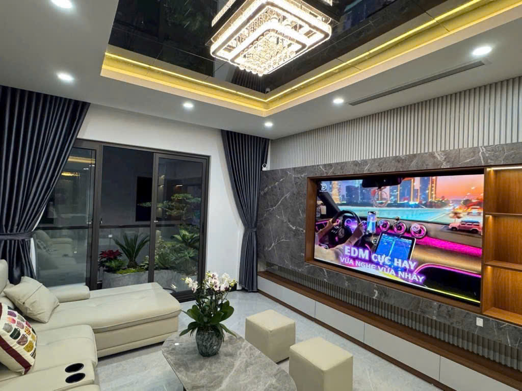 SIÊU PHẨM PHỐ TRẠM - 7 TẦNG THANG MÁY FULL NỘI THẤT - GARA 2 Ô TÔ - ĐƯỜNG THÔNG CÁC NGẢ