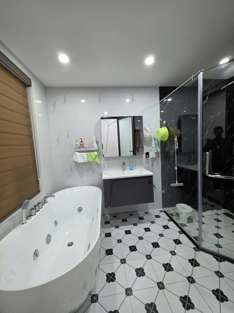 SIÊU PHẨM PHỐ TRẠM - 7 TẦNG THANG MÁY FULL NỘI THẤT - GARA 2 Ô TÔ - ĐƯỜNG THÔNG CÁC NGẢ