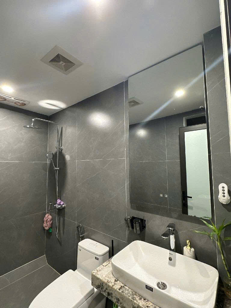 NHÀ ĐẸP PHỐ TRẠM - 6 TẦNG THANG MÁY - ÔTÔ VÀO NHÀ