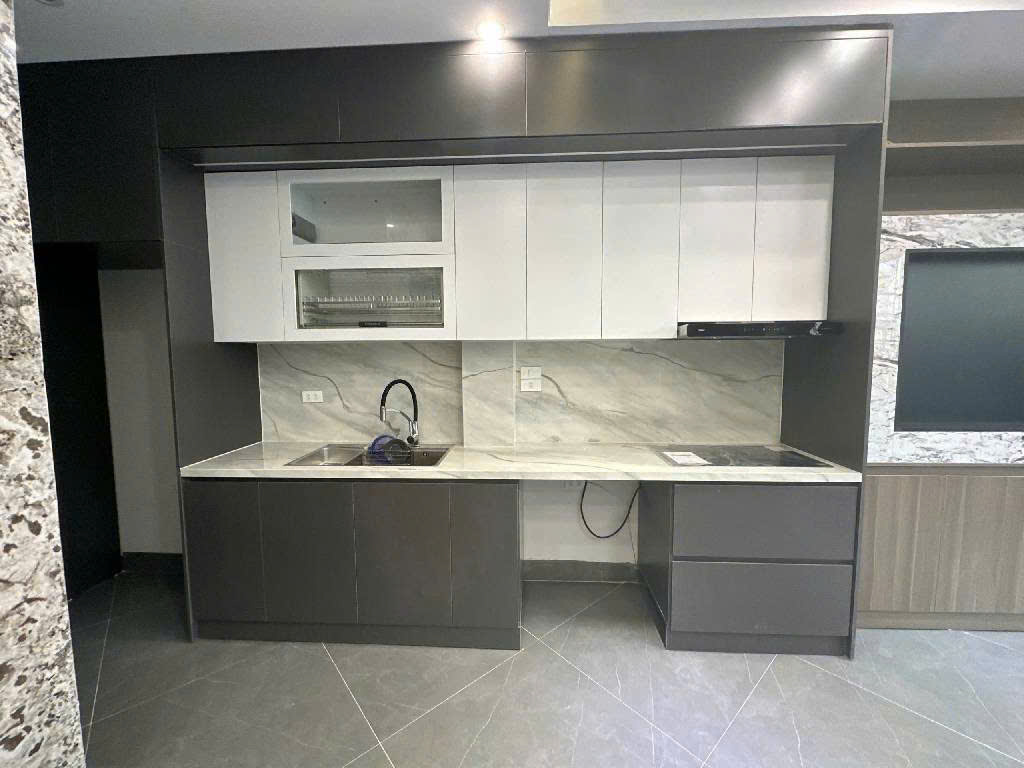 NHÀ ĐẸP PHỐ TRẠM - 6 TẦNG THANG MÁY - ÔTÔ VÀO NHÀ