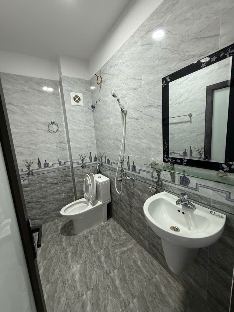 HÀNG XÓM AEON MALL LONG BIÊN - NHÀ MỚI - GARA Ô TÔ