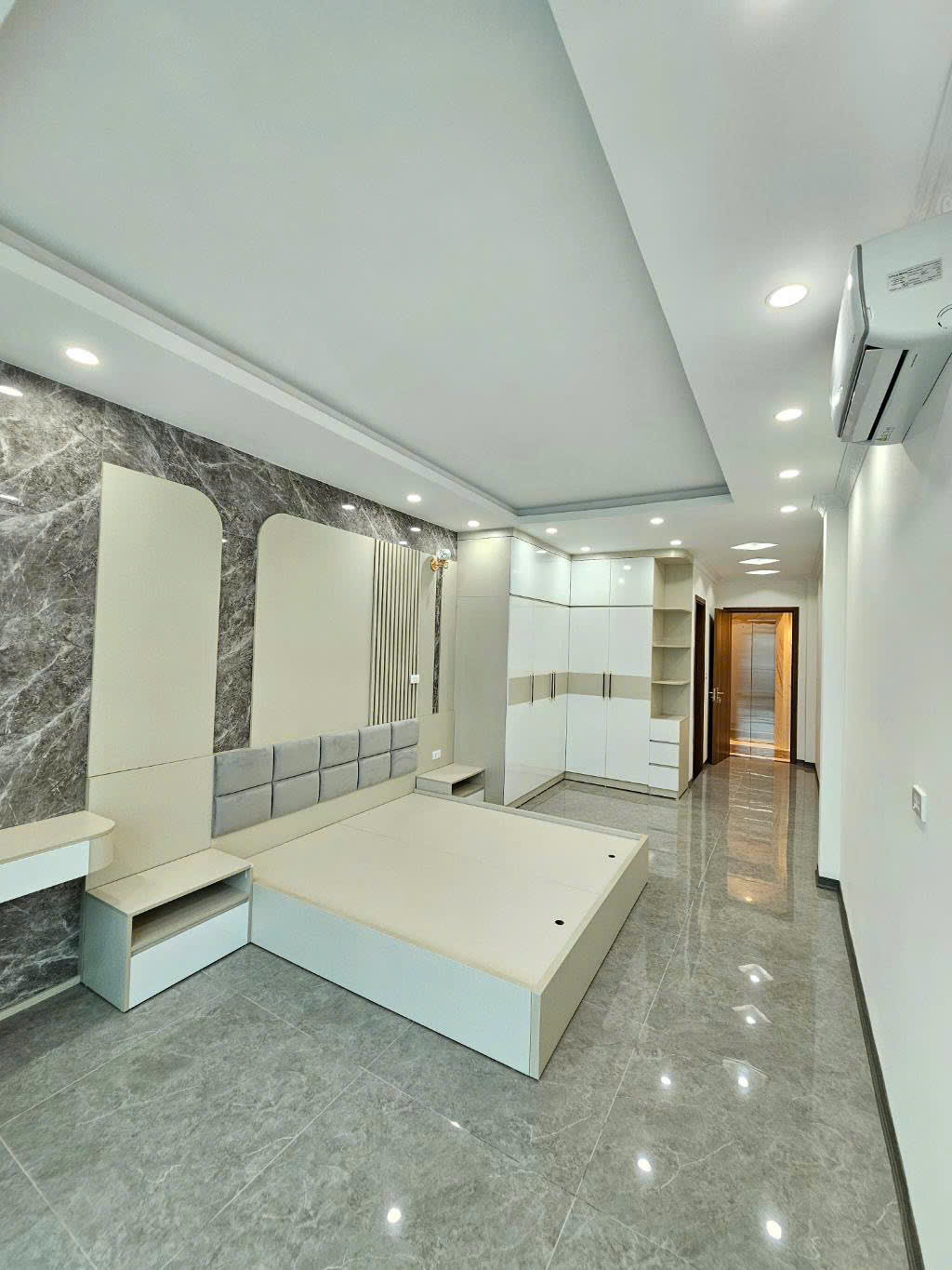 LÕI LONG BIÊN - HÀNG XÓM AIRLINE - TÂM ANH - TIỆN ICH TẤP NẬP - NHÀ MỚI Ở LUÔN - FULL NỘI THẤT