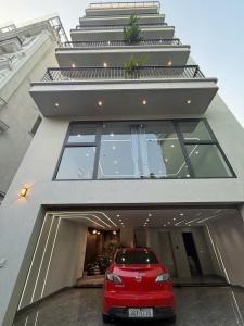 TÒA NHÀ - LÔ GÓC 3 THOÁNG - Ô TÔ VÀO NHÀ - 7 TẦNG THANG MÁY - KINH DOANH - CHO THUÊ- MẶT TIỀN RỘNG - NỘI THẤT ĐẸP - SÁT PHỐ