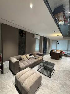 PHỐ TRẠM - Ô TÔ NGỦ TRONG NHÀ - 6 TẦNG THANG MÁY - FULL NỘI THẤT