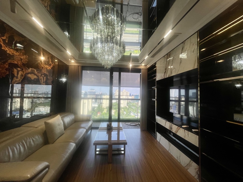 Bán Chung cư cao cấp Vinhomes West point Phạm Hùng tầng trung căn góc 3 ngủ nhình 10 tỷ.