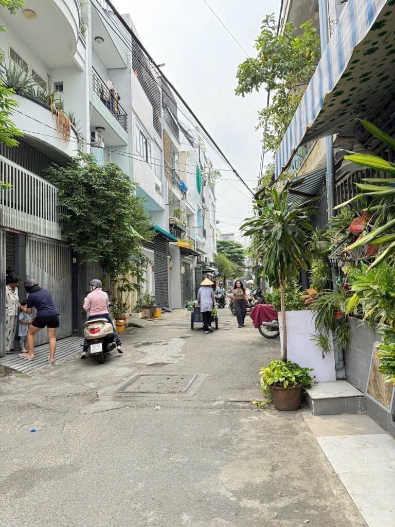 TRỊNH ĐÌNH TRỌNG TÂN PHÚ - HẺM XE HƠI - 50,4M2 - 6 TỶ 950