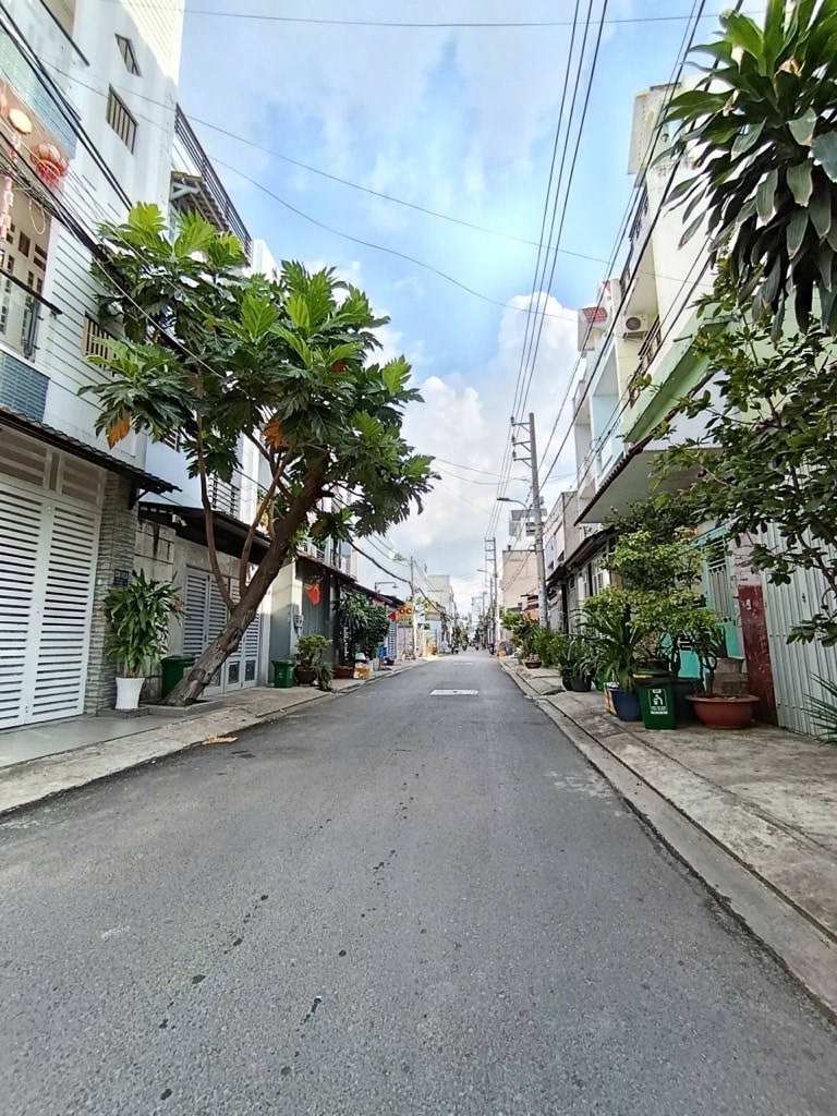 CHIẾN LƯỢC BÌNH TÂN - HẺM XE TẢI THÔNG HƯƠNG LỘ 2 - NHÀ MỚI ĐẸP - 56M2 - 7,9 TỶ