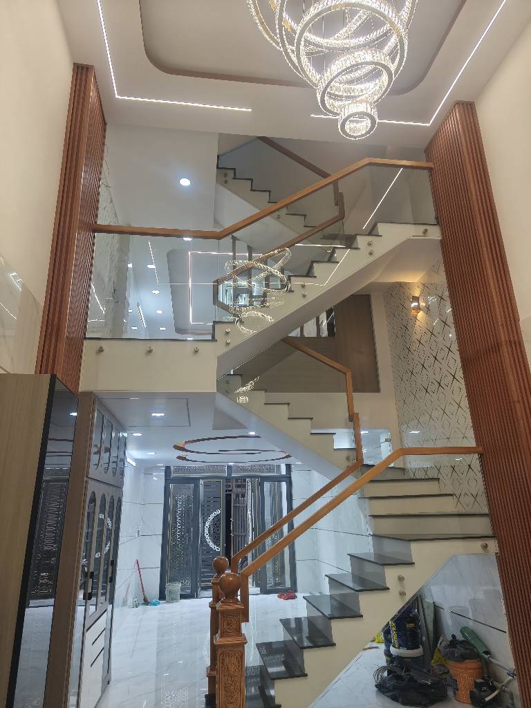 LÊ VĂN QUỚI BÌNH TÂN - NHÀ MỚI 5 TẦNG – HẺM OTO – DỌN VÀO Ở NGAY – THIẾT KẾ LỬNG NGƯỢC SANG TRỌNG - 7,2 TỶ