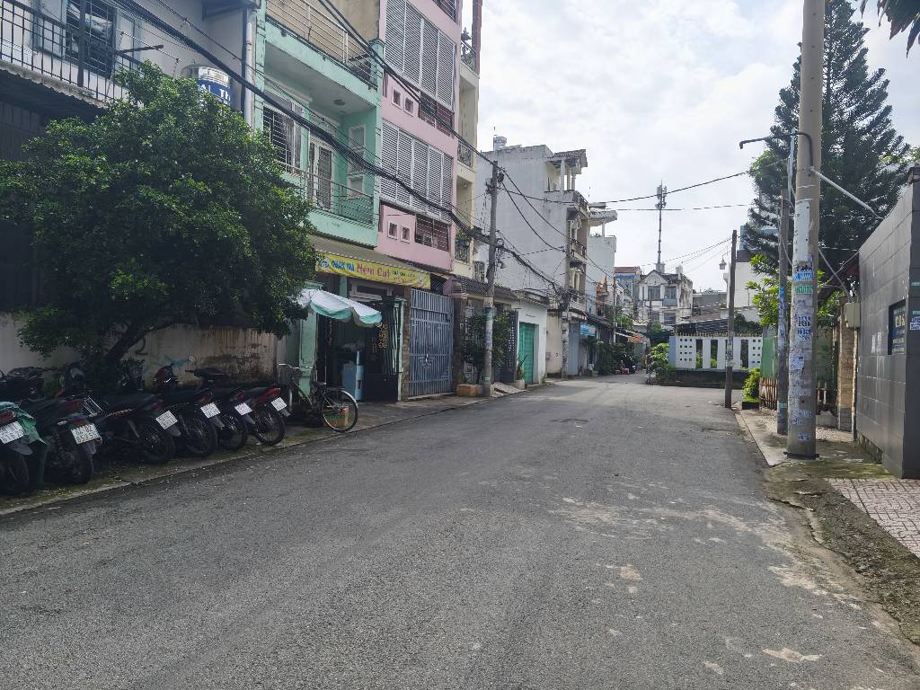 LÊ VĂN QUỚI BÌNH TÂN - NHÀ MỚI 5 TẦNG – HẺM OTO – DỌN VÀO Ở NGAY – THIẾT KẾ LỬNG NGƯỢC SANG TRỌNG - 7,2 TỶ