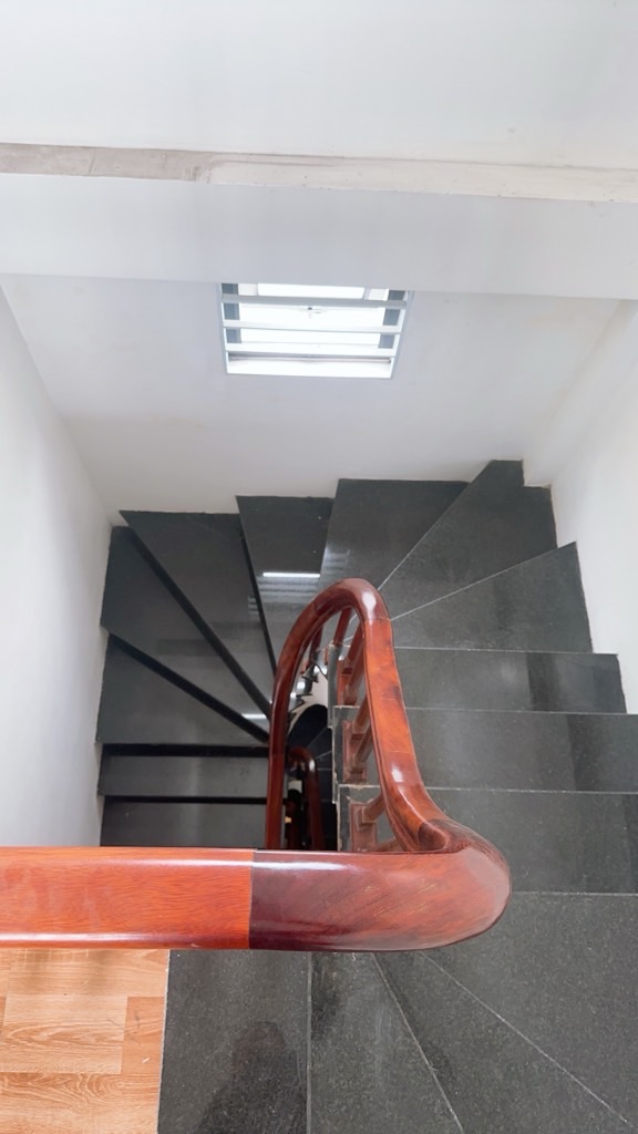 BÁN NHÀ TƯƠNG MAI Hoàng Mai 30m2 5 tầng, MT 5.6m, dài 6m _ giá 7.2 tỷ