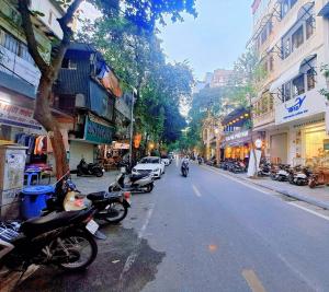 CẦN BÁN NHÀ MẶT PHỐ HÀ NỘI.