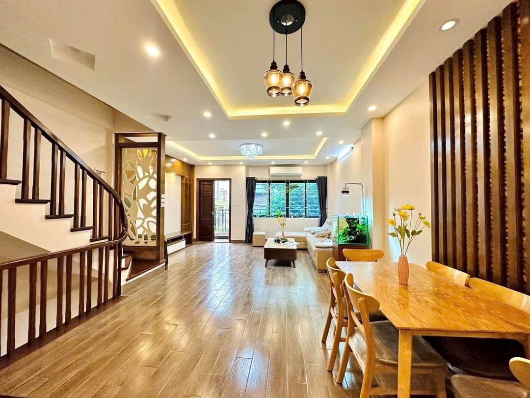 NHÀ MỚI 4 TẦNG Ô TÔ VÀO TẬN NHÀ MẶT HỒ HOÀNG CẦU, ĐỐNG ĐA