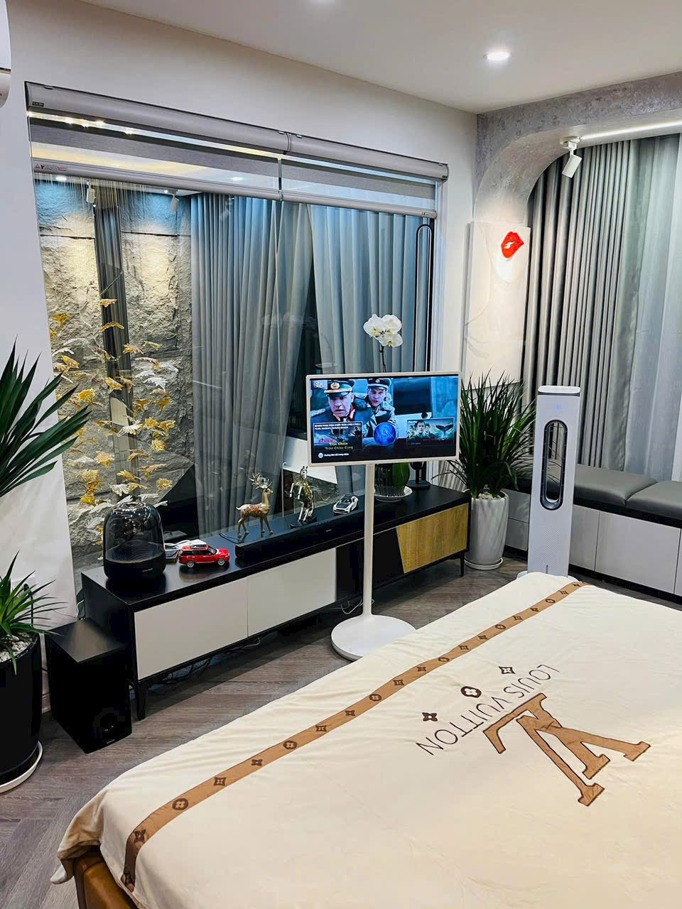 NHÀ MỚI 4 TẦNG Ô TÔ VÀO TẬN NHÀ MẶT HỒ HOÀNG CẦU, ĐỐNG ĐA