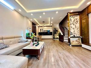 NHÀ MỚI 4 TẦNG Ô TÔ VÀO TẬN NHÀ MẶT HỒ HOÀNG CẦU, ĐỐNG ĐA