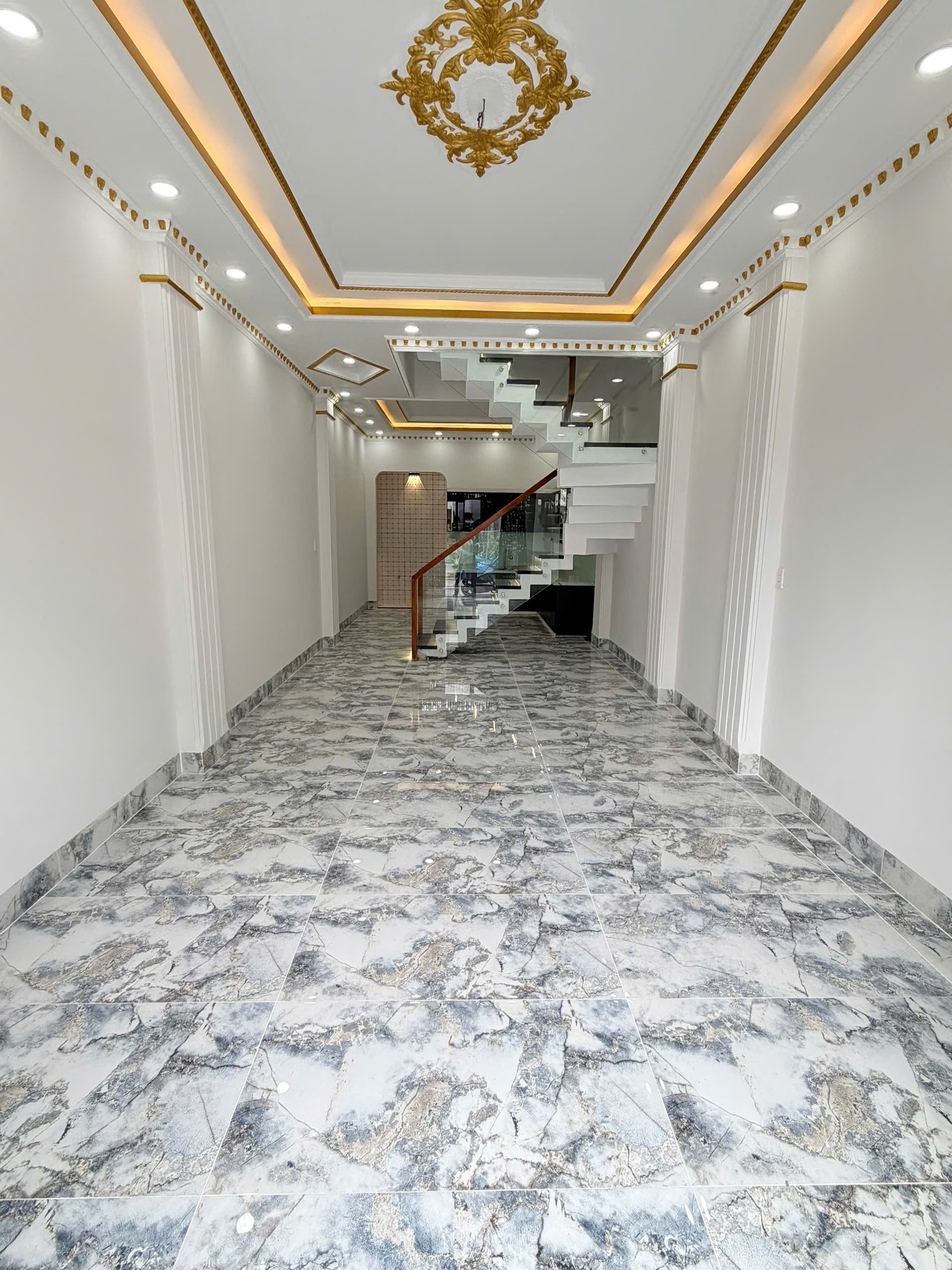 Nhà mới xây hẻm xe hơi, liền kề tên lửa