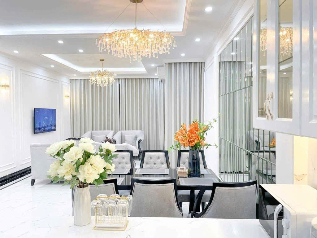 NHÀ ĐẸP Ở NGAY - ÔTÔ ĐỖ CỔNG - 2 THOẢNG TRƯỚC SAU - FULL NỘI THẤT HIỆN ĐẠI