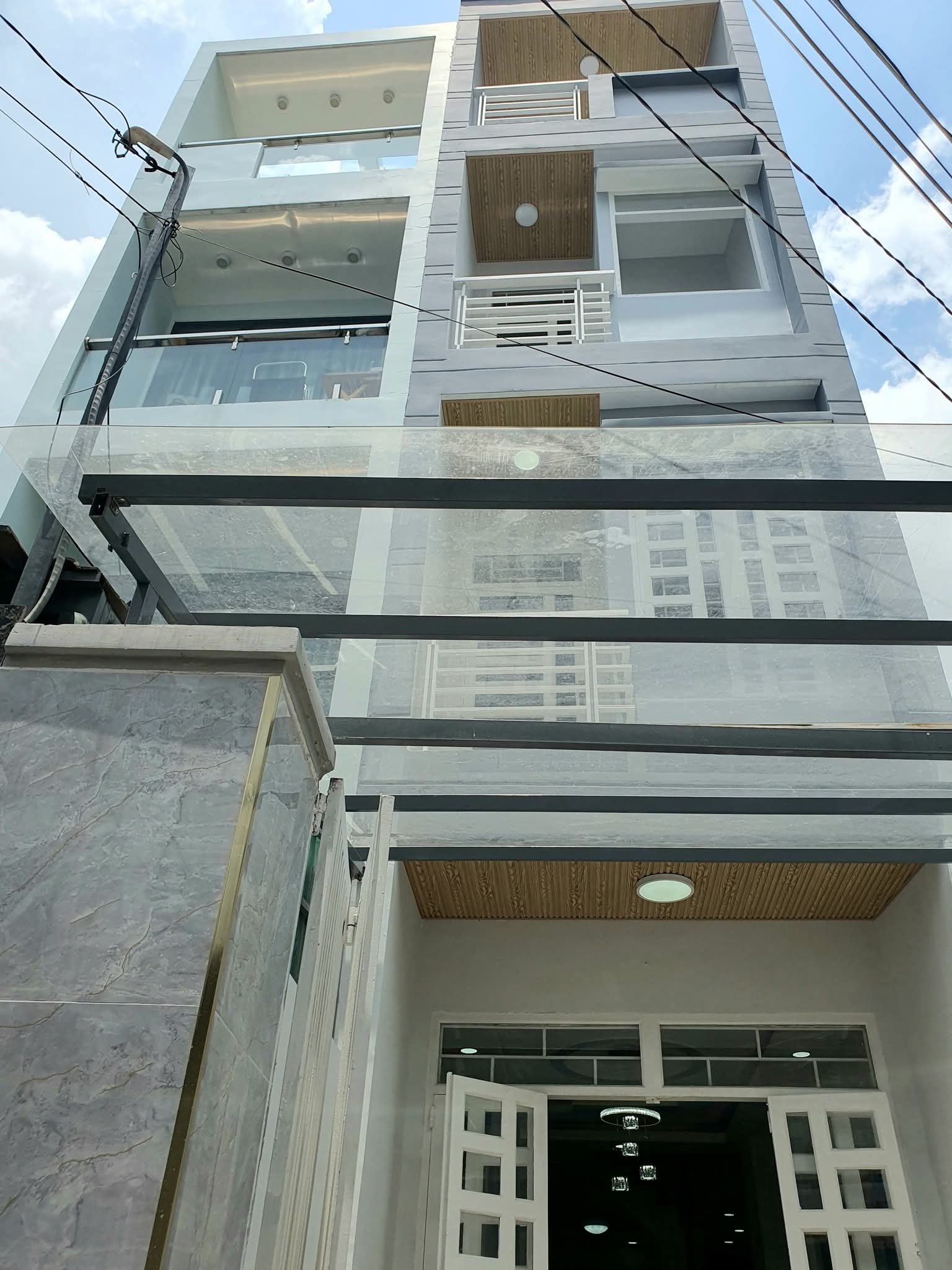 NHỈNH 6TỶ.TL - 4 TẦNG ~40M2 NỞ HẬU - 4PN - NGAY LÊ QUANG ĐỊNH - P1 GÒ VẤP.