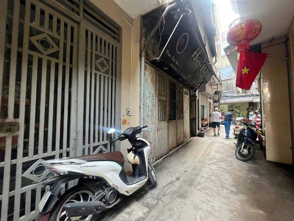 Cần bán gấp căn nhà mặt ngõ phố Thanh Nhàn - HBT